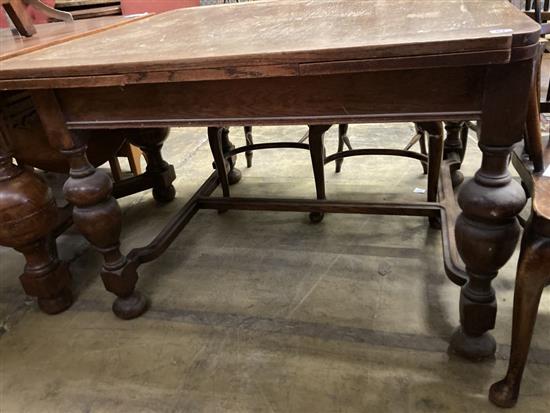 An 18th century style oak draw leaf dining table, width 190cm (extended) depth 106cm height 75cm